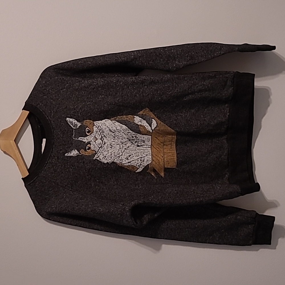 Nina Crewneck Sweatshirt with kitty in a box